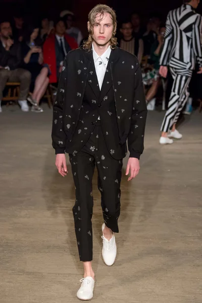 Look 26